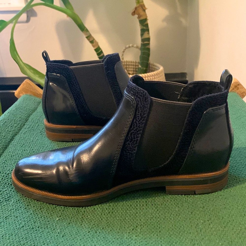 Marco Tozzi Chelsea boot in Navy